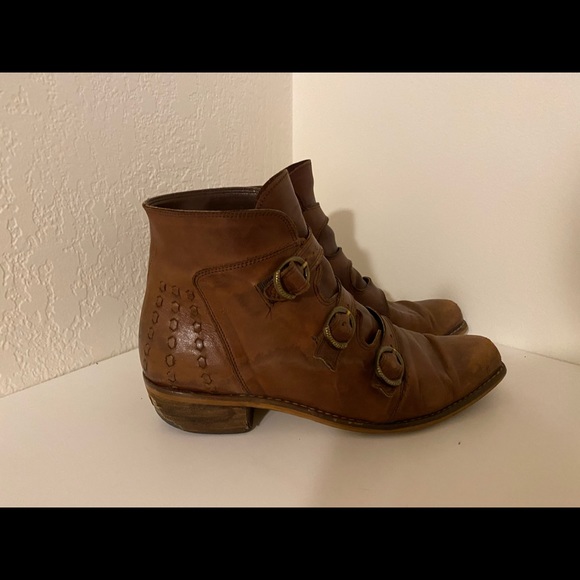 * Last call* Vintage leather booties - Picture 2 of 6